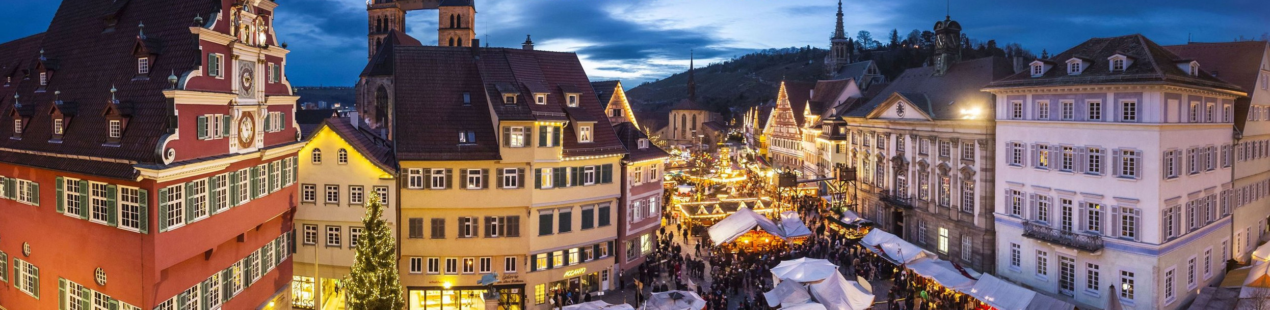mittelalterlicher Weihnachtsmarkt von oben